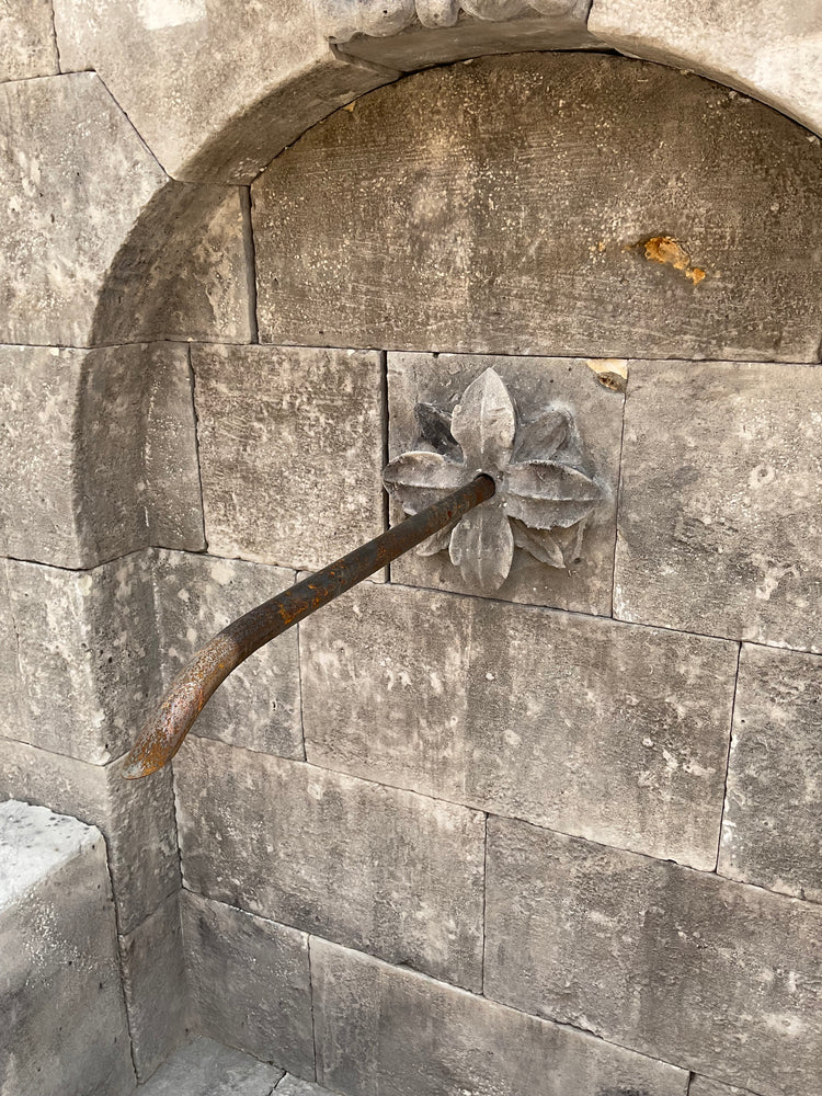 Contemporary French Limestone Wall Fountain (F-AN0H)