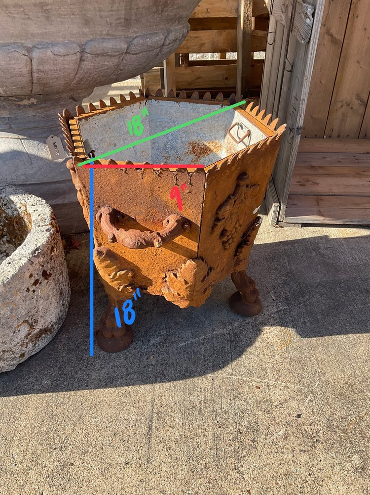 French Iron Rustic Planter (V-RDBM)