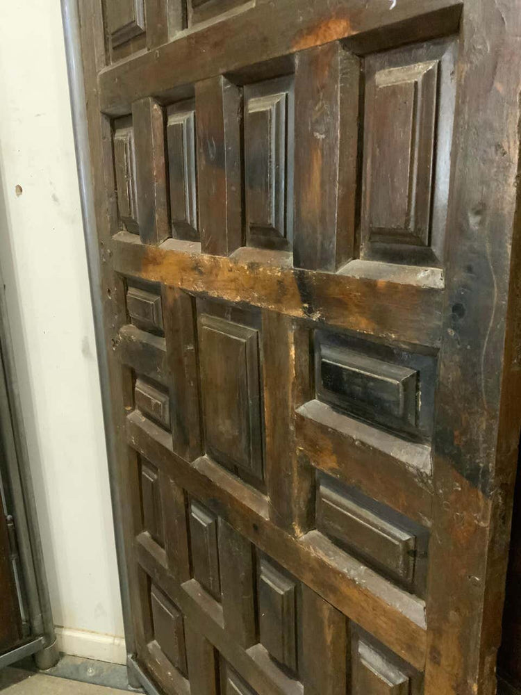Spain Walnut Door (D833)